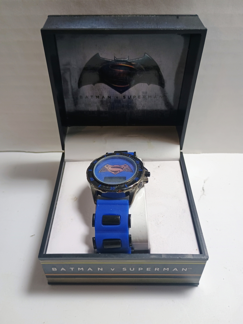 Superman LCD Watch BATMAN vs Superman New **NEEDS BATTERY**
